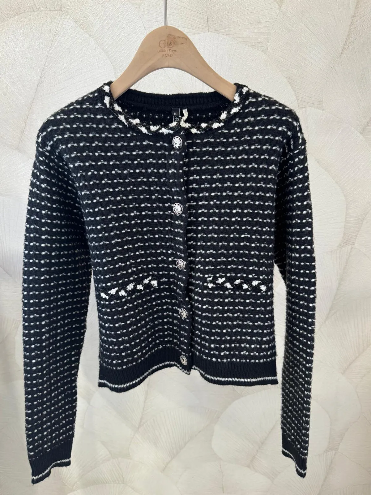 Eleganter Struktur-Cardigan mit dekorativen Knöpfen