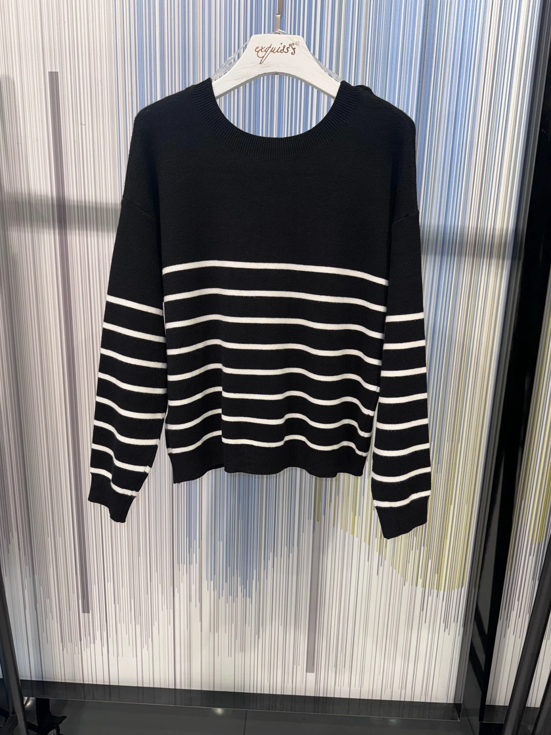 Gestreifter Cardigan mit dekorativen Schleifen