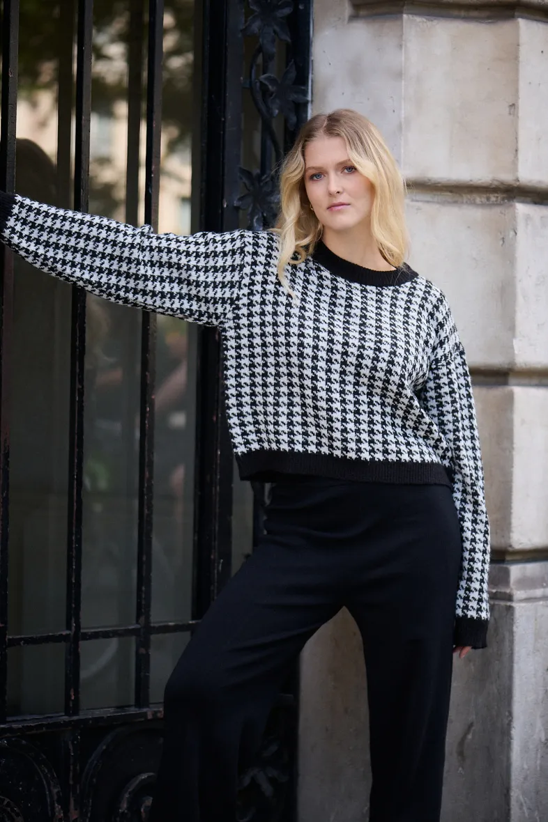Lässiger Pullover mit Hahnentrittmuster