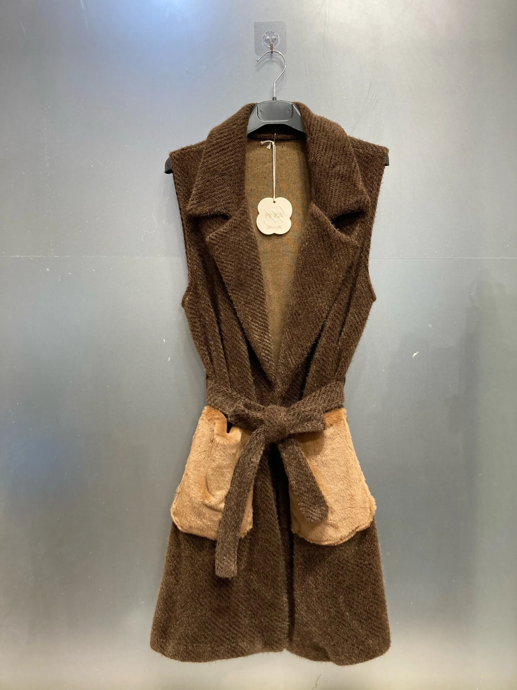 Mittellanger Cardigan mit Gürtel und Schalkragen
