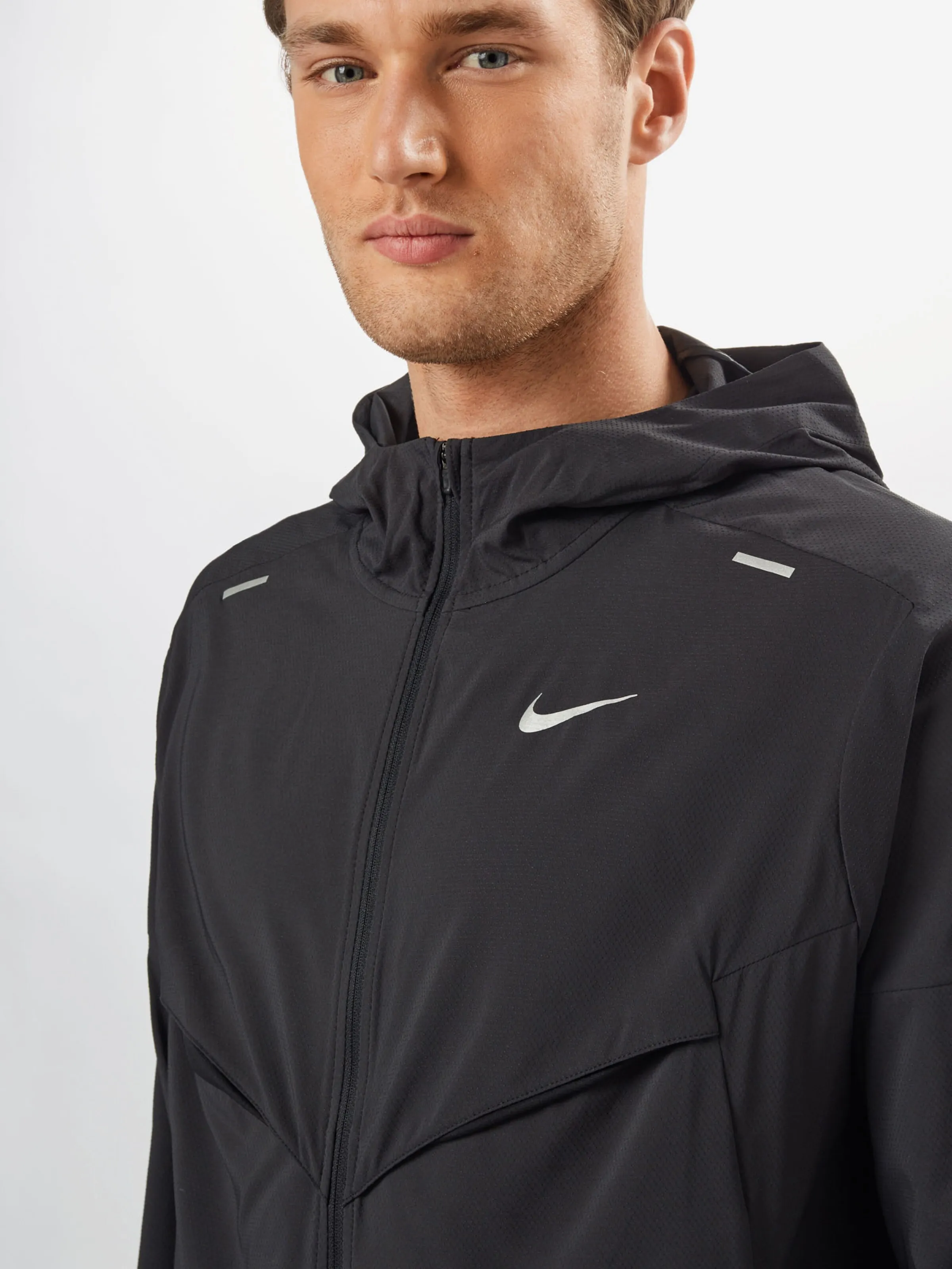 NIKE Sportjacke in Schwarz