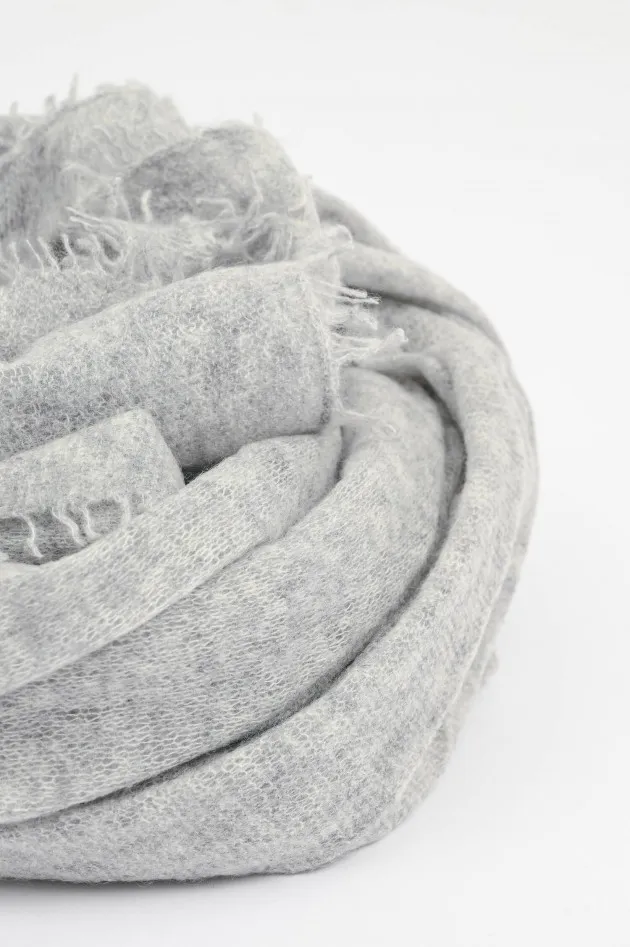 Schal mit Fransenkante aus Cashmere in Hellgrau